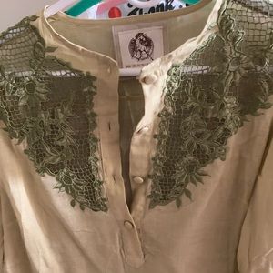 Chasing unicorns cut out blouse size medium